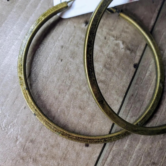 NWT Hypo Allergenic Gold Tone Fashion Hoop Earrings - Picture 7 of 16